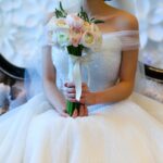Symbolika i ewolucja białych sukni ślubnych